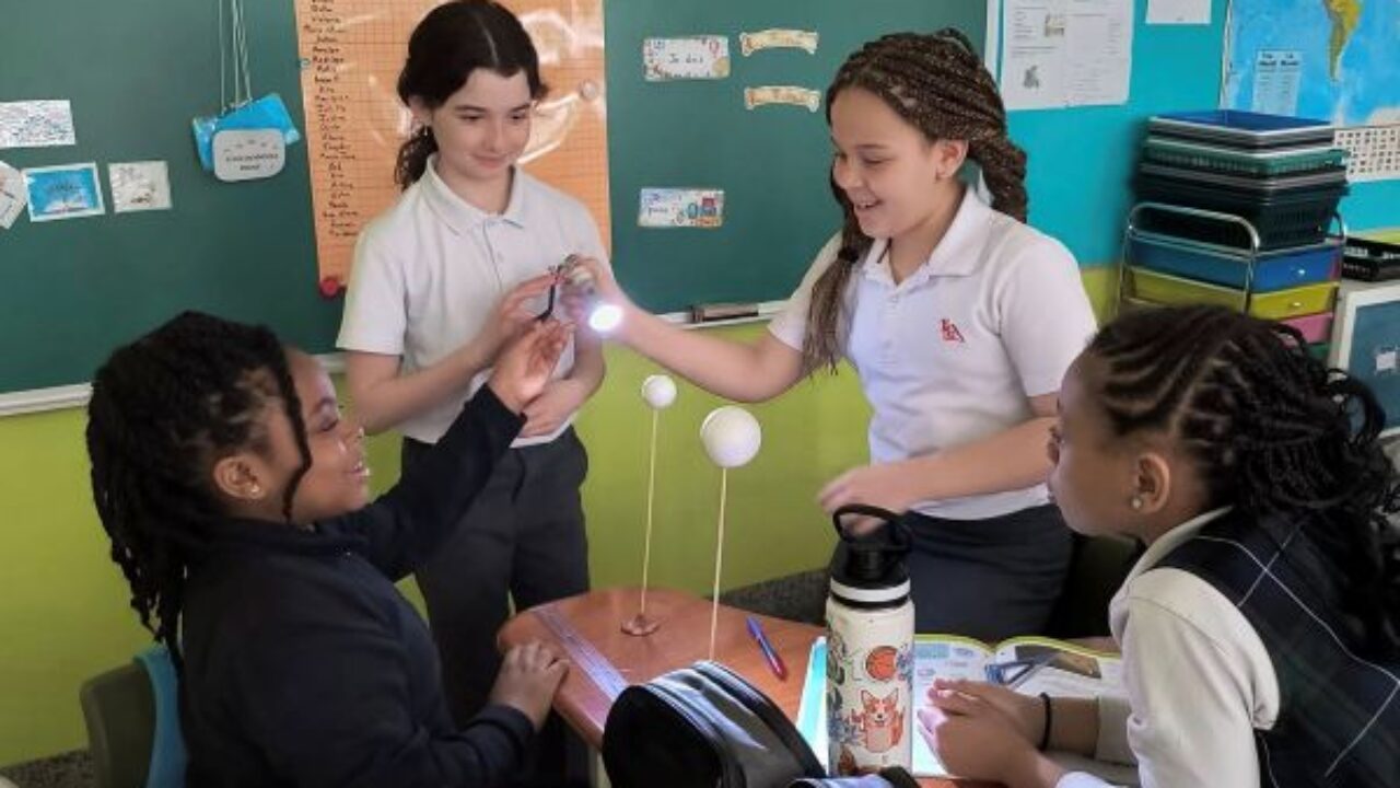 Activité de sciences à l'école Sainte-Anne
