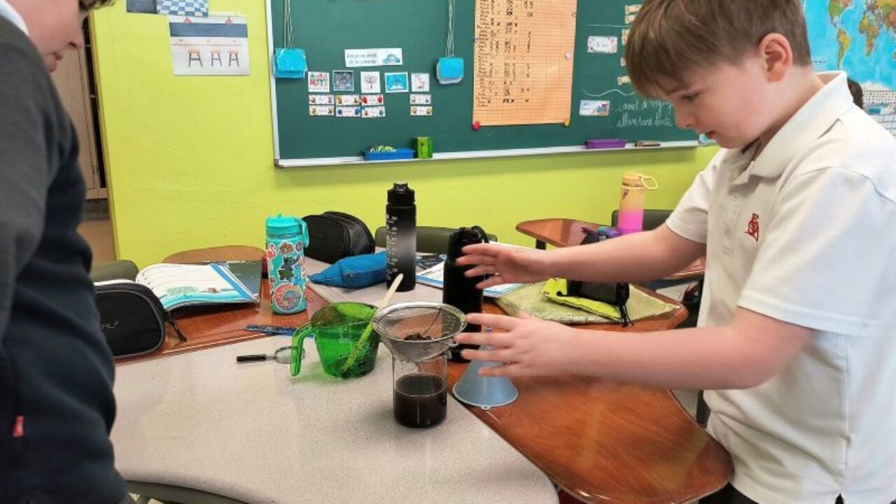Projet sur la purification de l'eau à l'école Sainte-Anne